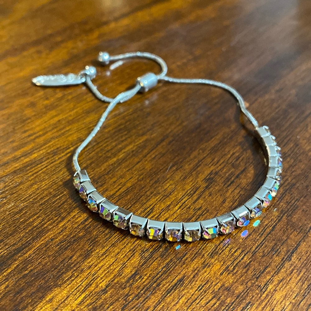 Adjustable plunder iridescent / silver bracelet
